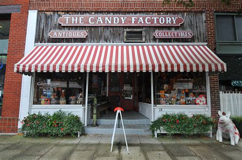 The candy factory - Superior Quality. Delightfully rich ice cream crafted in Madison, Wisconsin by the Deadman family and scooped in small businesses since 1962.